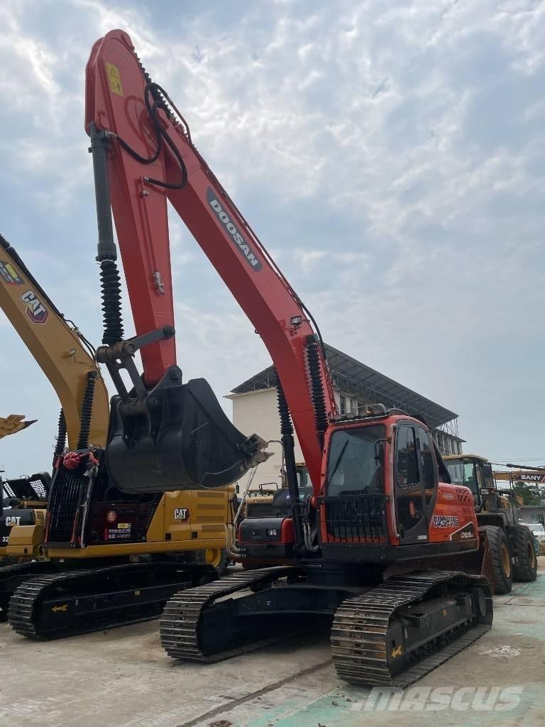 Doosan DX 225 LCA 大型油圧ショベル12t以上（パワーショベル・ユンボ）