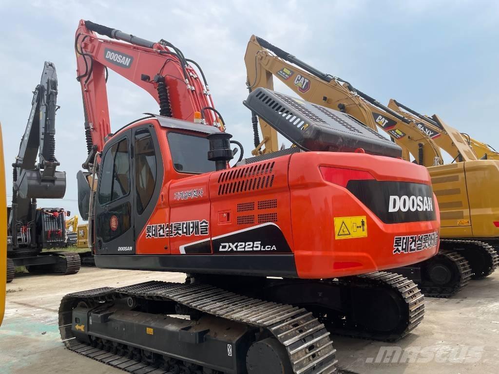 Doosan DX 225 LCA 大型油圧ショベル12t以上（パワーショベル・ユンボ）