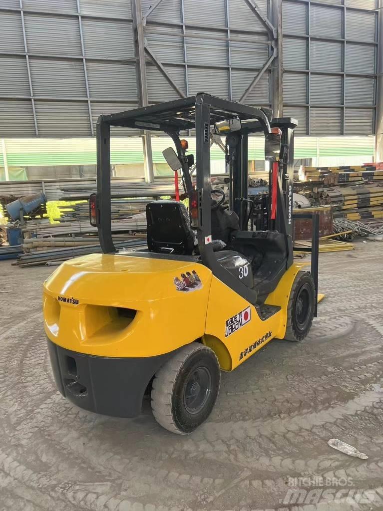 Komatsu FD 30 T-17 ディーゼル・軽油
