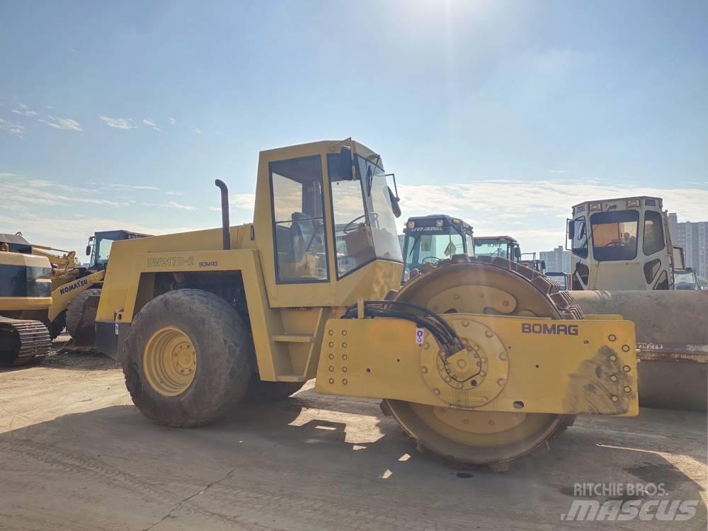 Bomag BW 217 振動ローラ