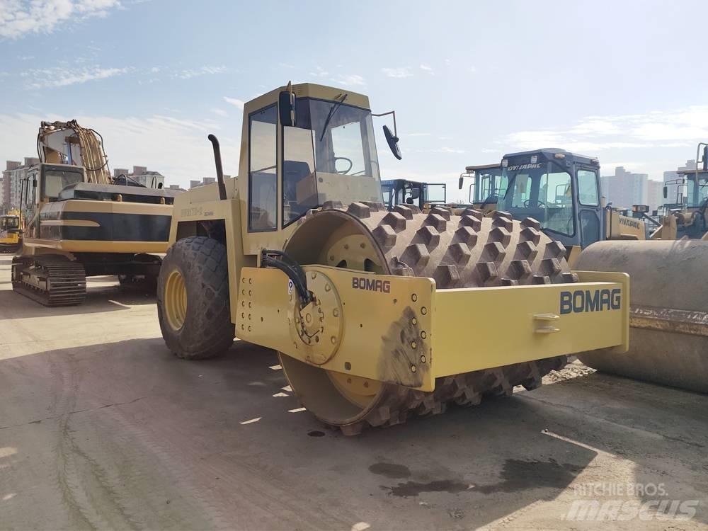 Bomag BW 217 振動ローラ
