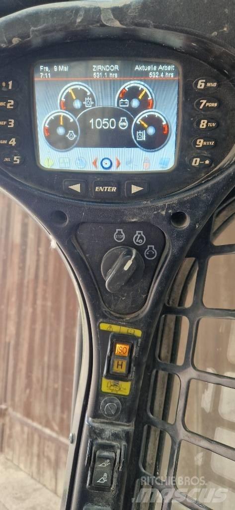 Bobcat T 450 スキッドステアローダー