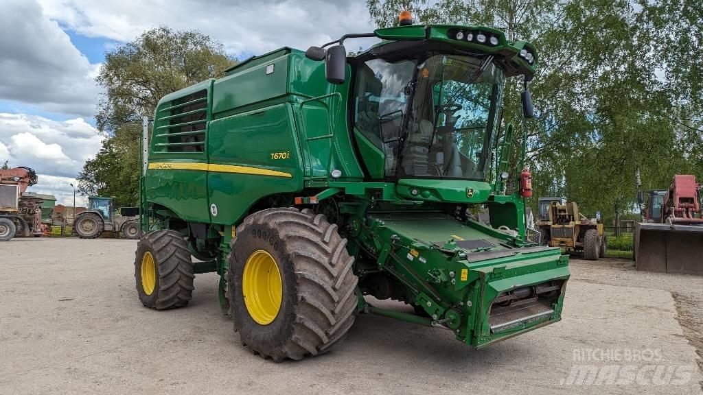 John Deere T 670 i コンバイン