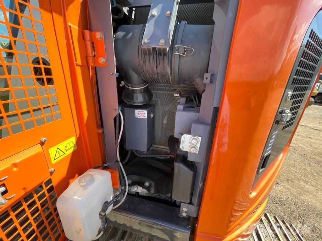 Hitachi ZX 135 US-6 大型油圧ショベル12t以上（パワーショベル・ユンボ）