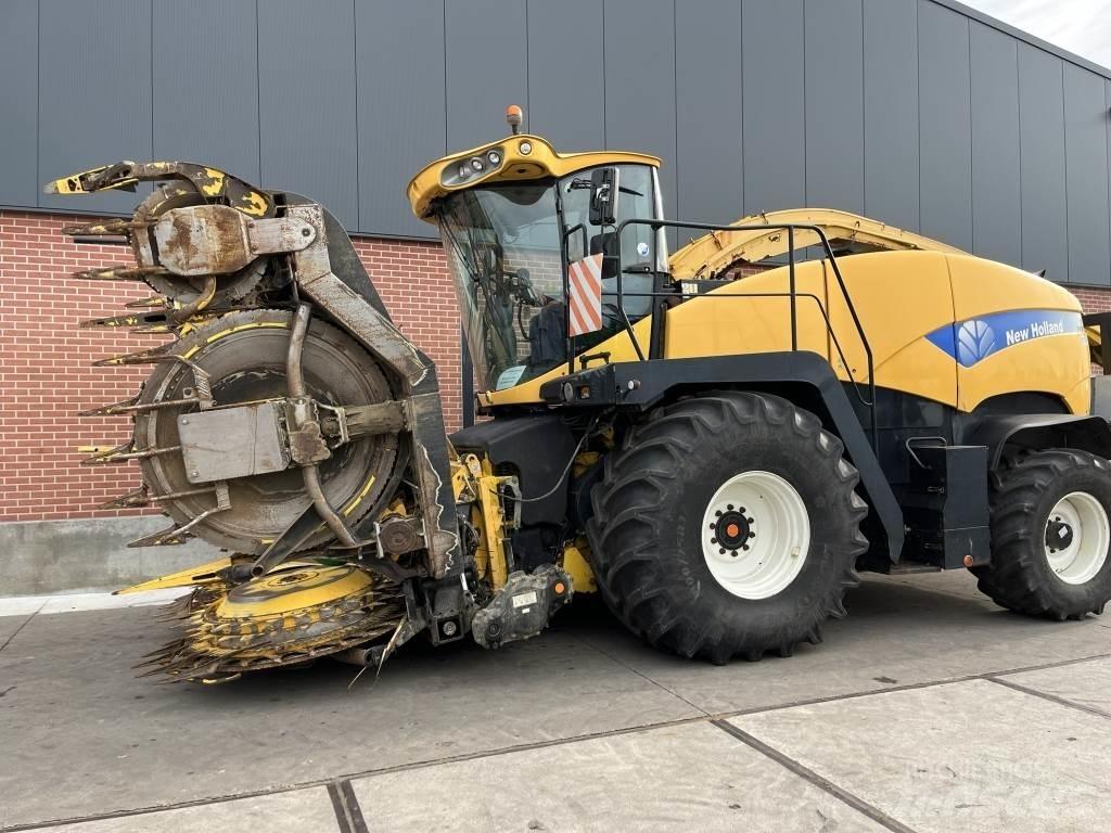 New Holland FR9080 自走式フォレージハーベスター