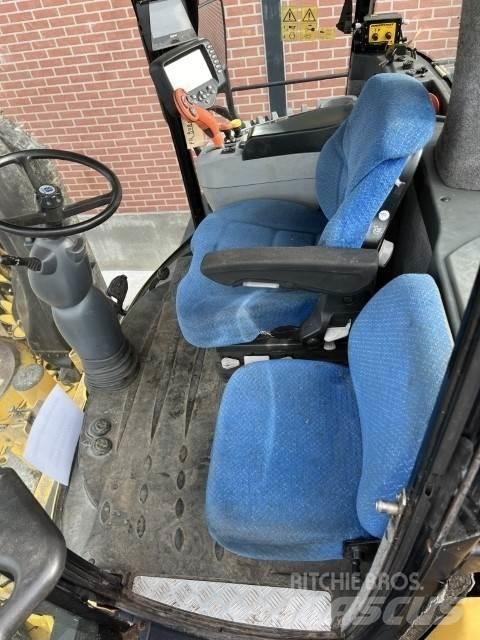 New Holland FR9080 自走式フォレージハーベスター