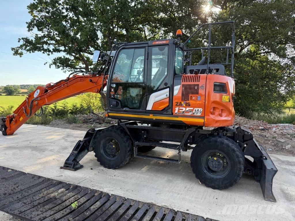 Hitachi ZX 135 W-7 ホイール式油圧ショベル（パワーショベル・ユンボ・バックホー）