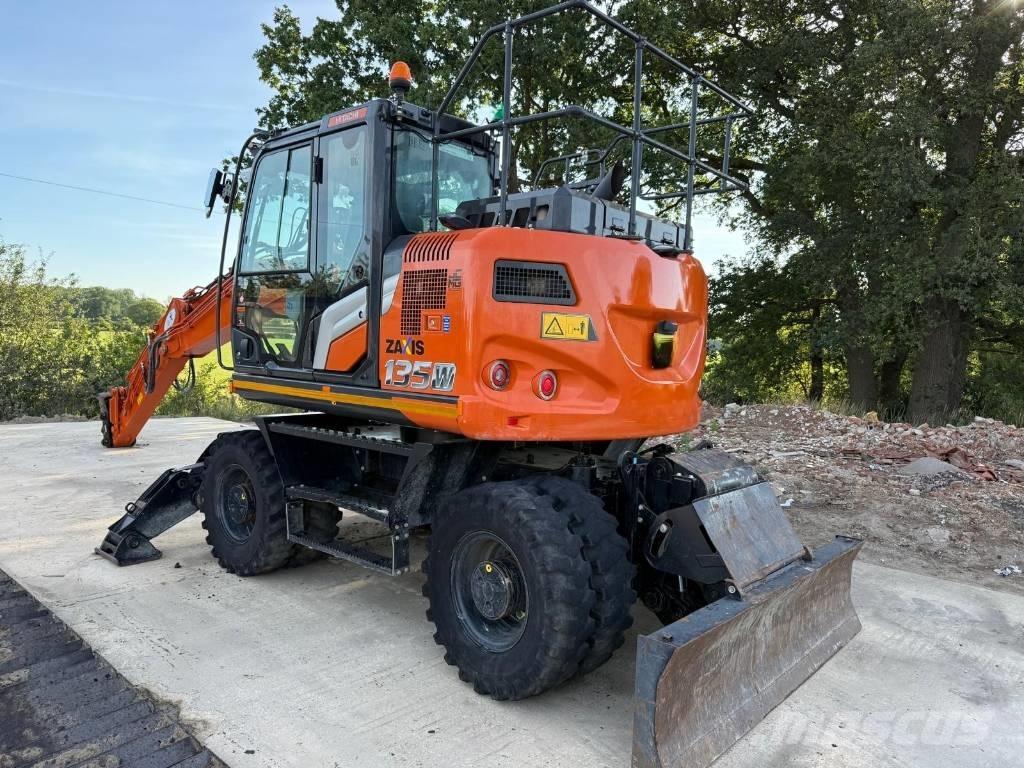 Hitachi ZX 135 W-7 ホイール式油圧ショベル（パワーショベル・ユンボ・バックホー）