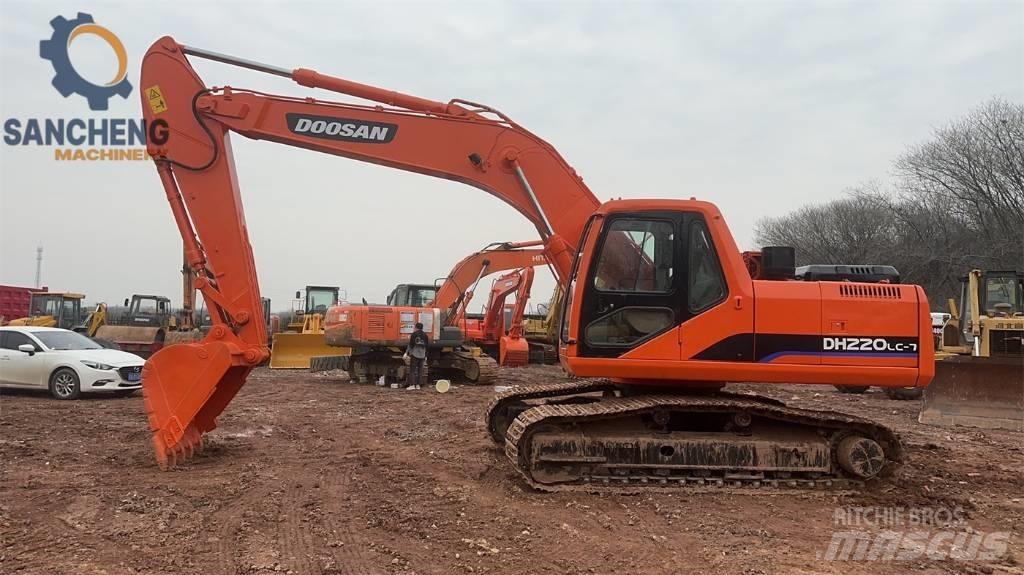 Doosan DX 220 大型油圧ショベル12t以上（パワーショベル・ユンボ）