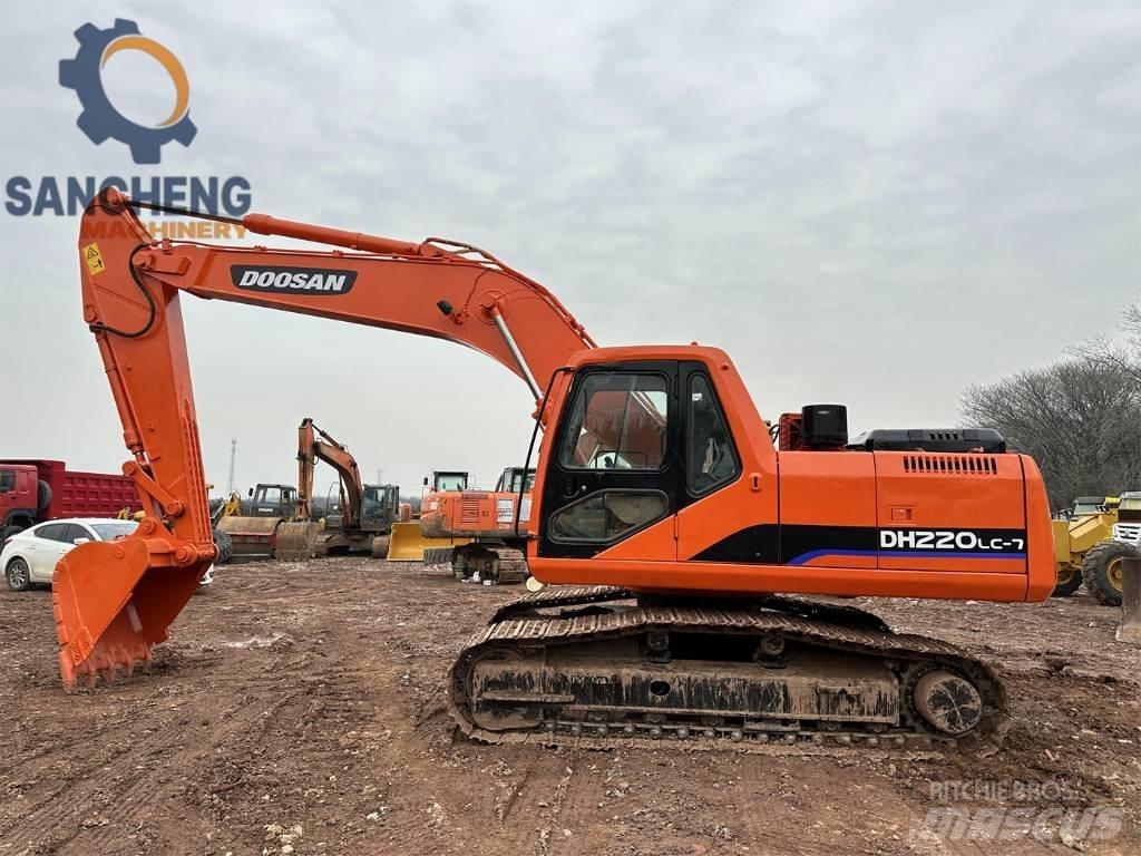 Doosan DX 220 大型油圧ショベル12t以上（パワーショベル・ユンボ）