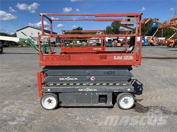 SkyJack SJ III 3226 シザースリフト