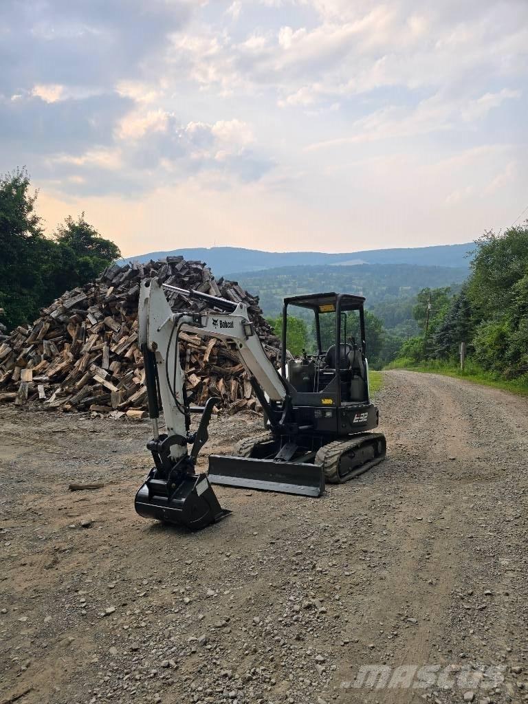Bobcat E 32 ミニ油圧ショベル 7t以下（ミニユンボ・ミニディガー）