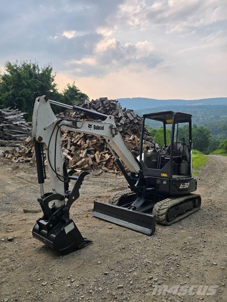 Bobcat E 32 ミニ油圧ショベル 7t以下（ミニユンボ・ミニディガー）