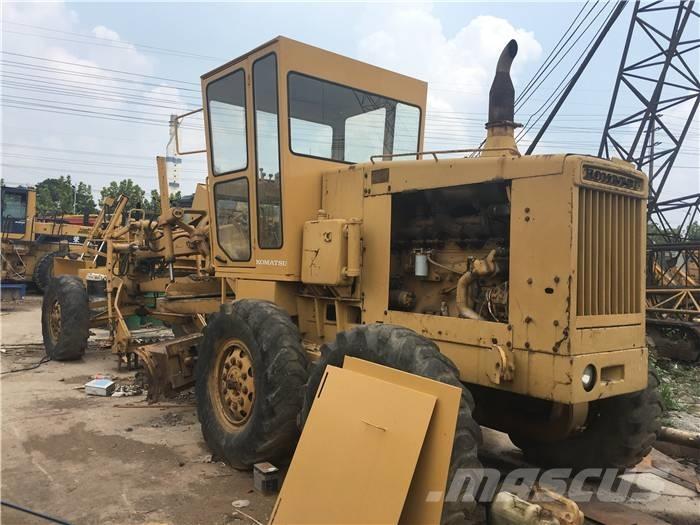 Komatsu GD 623 A モーターグレーダー