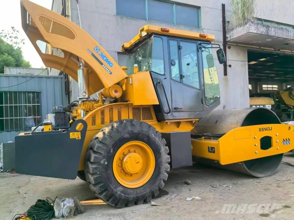 XCMG 142J 振動ローラ