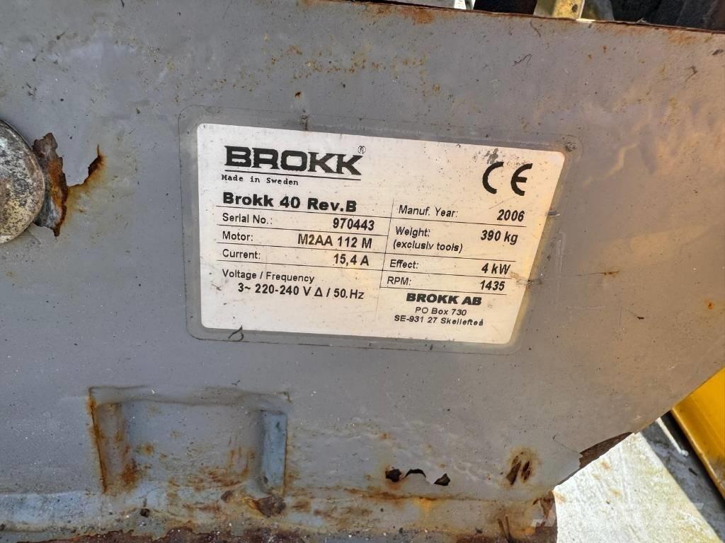 Brokk 40 解体油圧ショベル