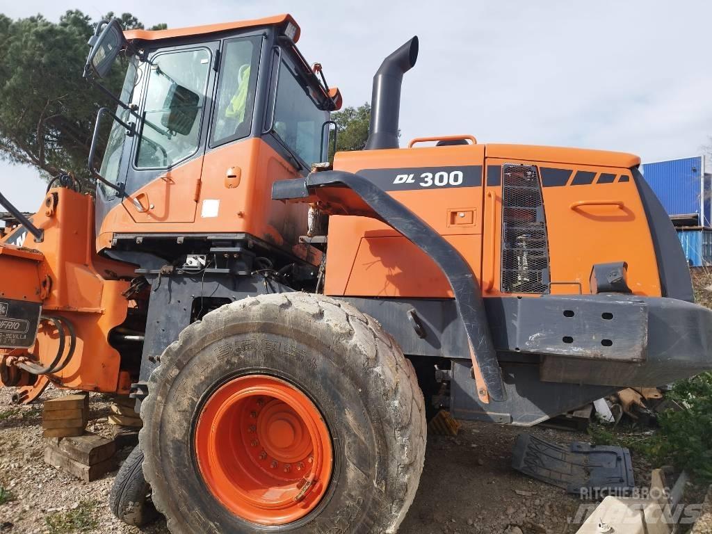 Doosan DL 300-3 ホイールローダー・タイヤショベル
