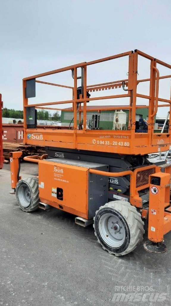 SkyJack SJ 6832 RTE シザースリフト