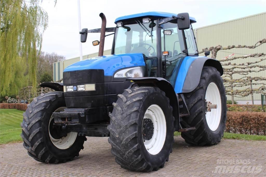 New Holland TM190 トラクター