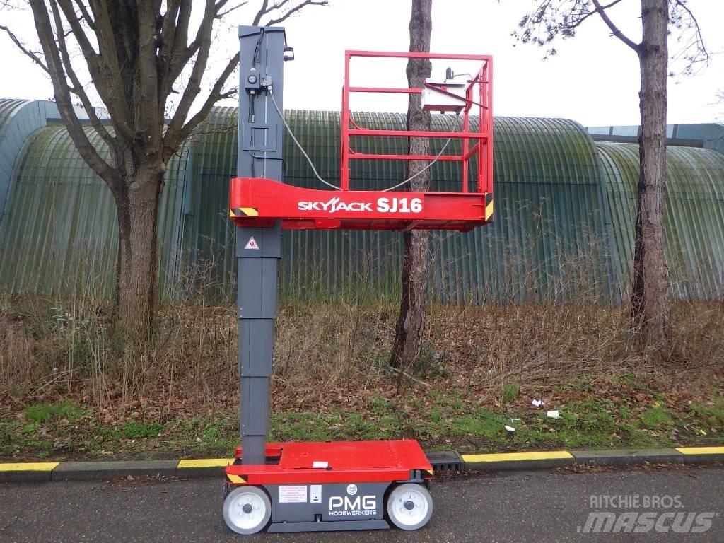 SkyJack SJ16 垂直昇降型リフト