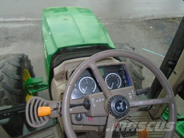 John Deere 6115 M トラクター
