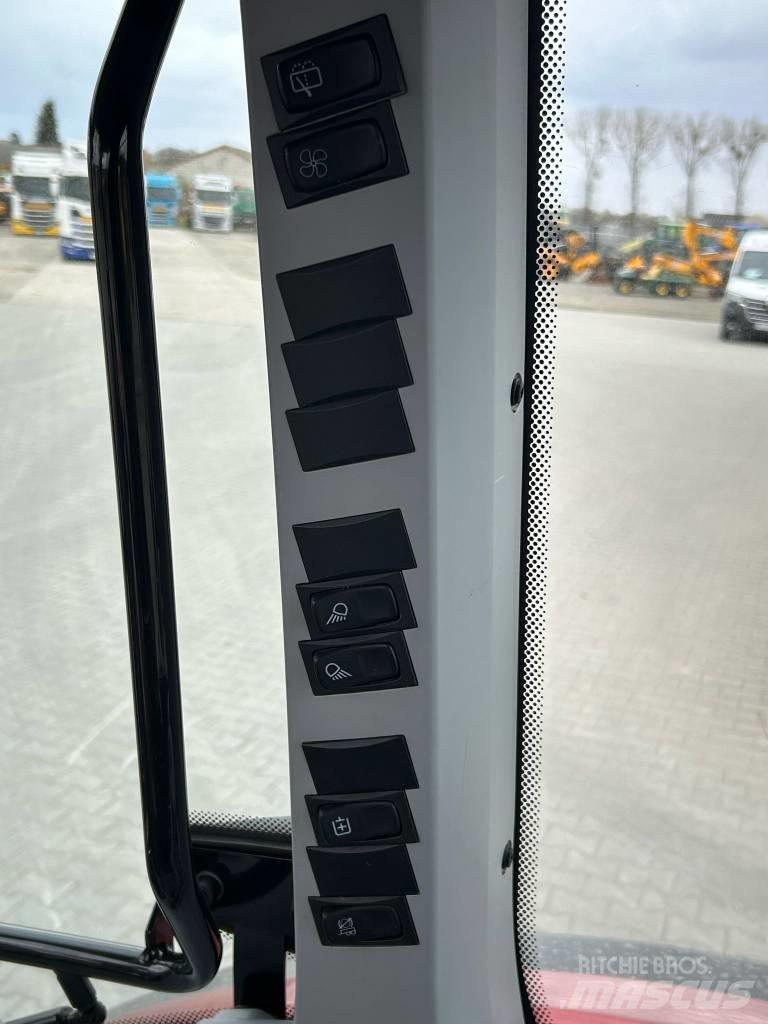 Valtra A 104 トラクター