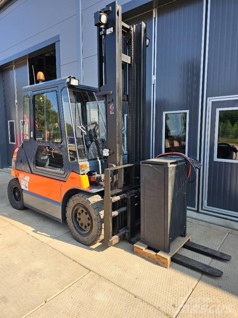 Toyota 7 FBMF 40 バッテリーフォークリフト