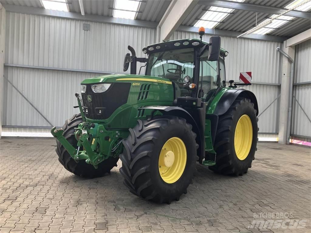 John Deere 6215R トラクター