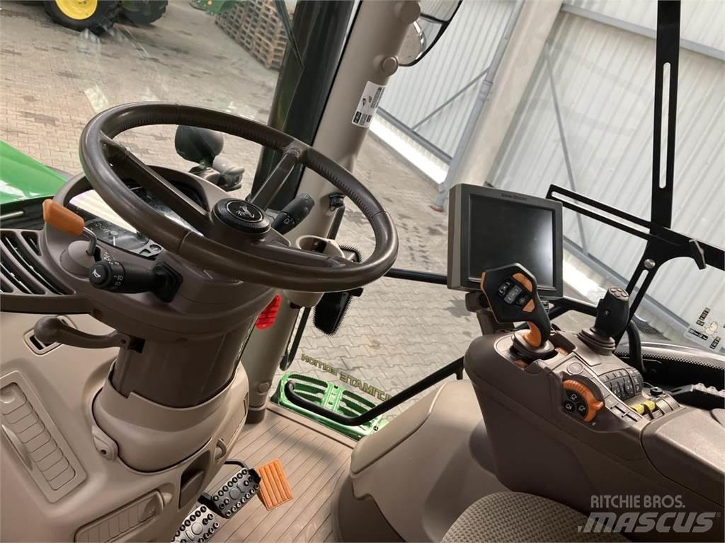 John Deere 6215R トラクター