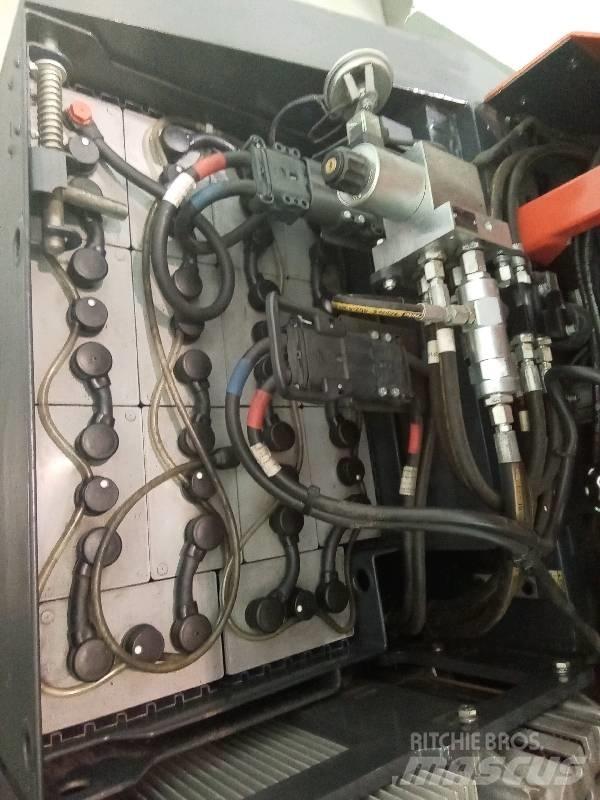 Combilift C 3000CBE バッテリーフォークリフト