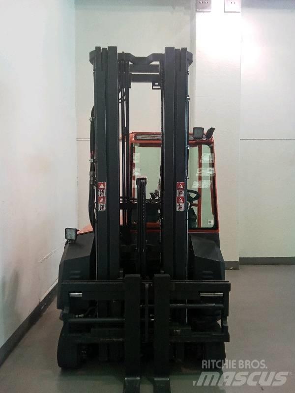 Combilift C 3000CBE バッテリーフォークリフト