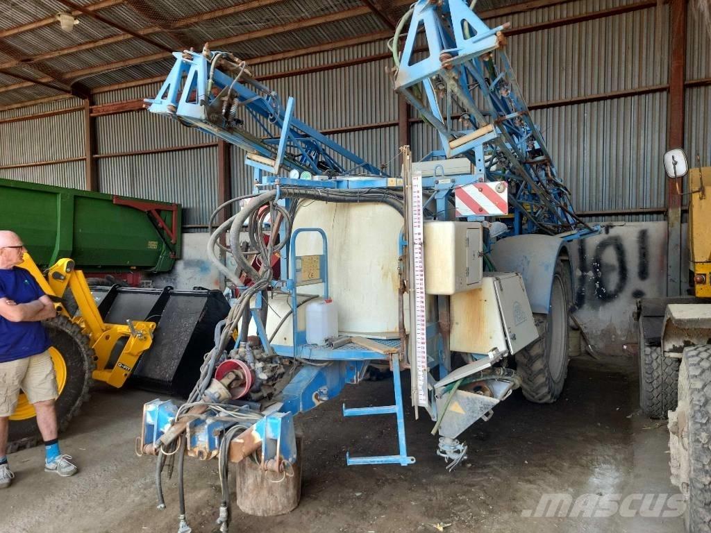 Agrio Mamut 4200 牽引型スプレイヤー