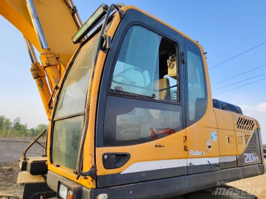 Hyundai R210W-9 ホイール式油圧ショベル（パワーショベル・ユンボ・バックホー）
