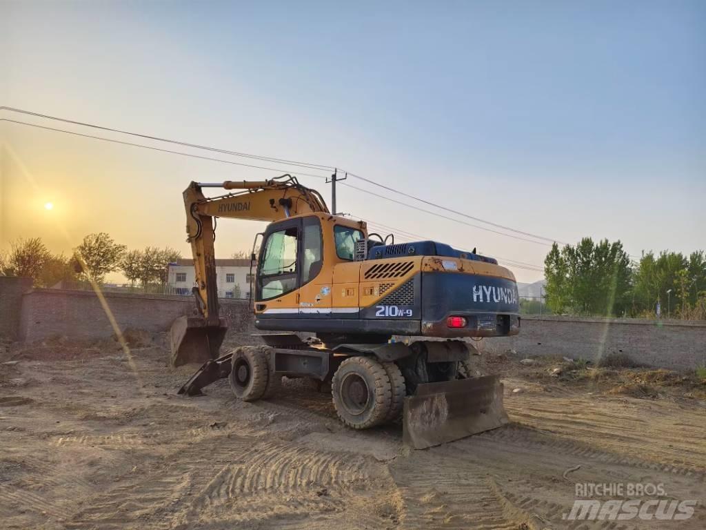 Hyundai R210W-9 ホイール式油圧ショベル（パワーショベル・ユンボ・バックホー）