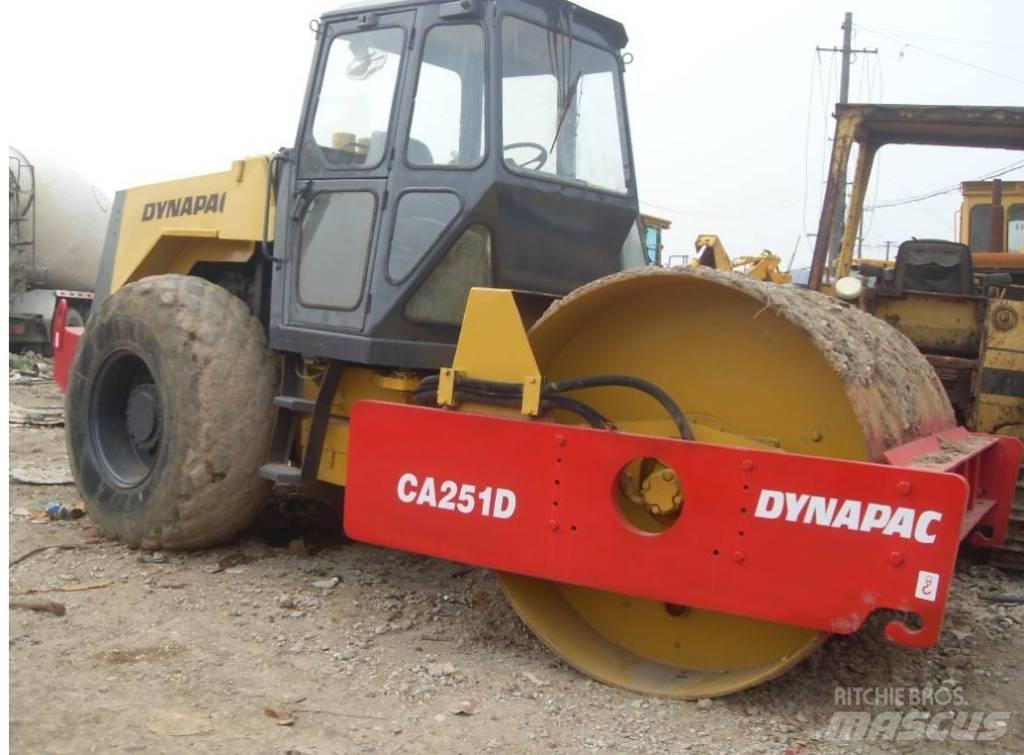 Dynapac CA 251 D 振動ローラ