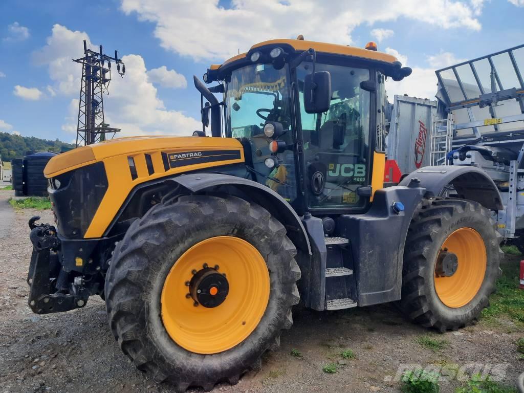 JCB Fastrac 4220 トラクター