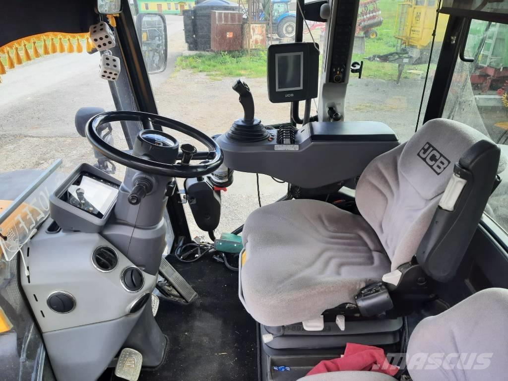 JCB Fastrac 4220 トラクター