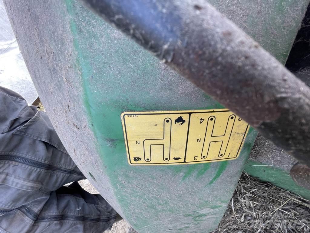 John Deere 5215 トラクター