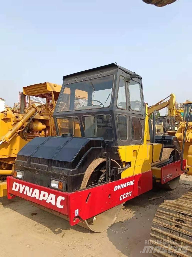 Dynapac CC 211 タンデムローラ