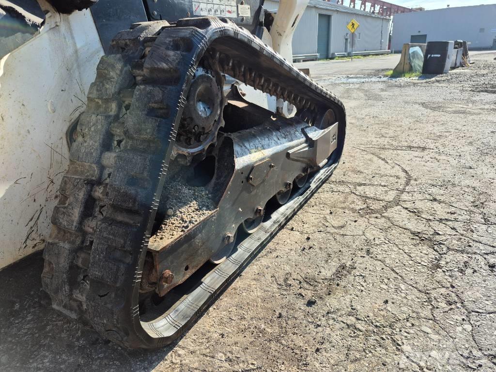 Bobcat T 76 スキッドステアローダー