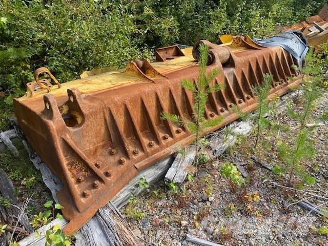 Komatsu D 155 AX ブレード