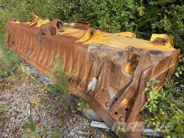 Komatsu D 155 AX ブレード