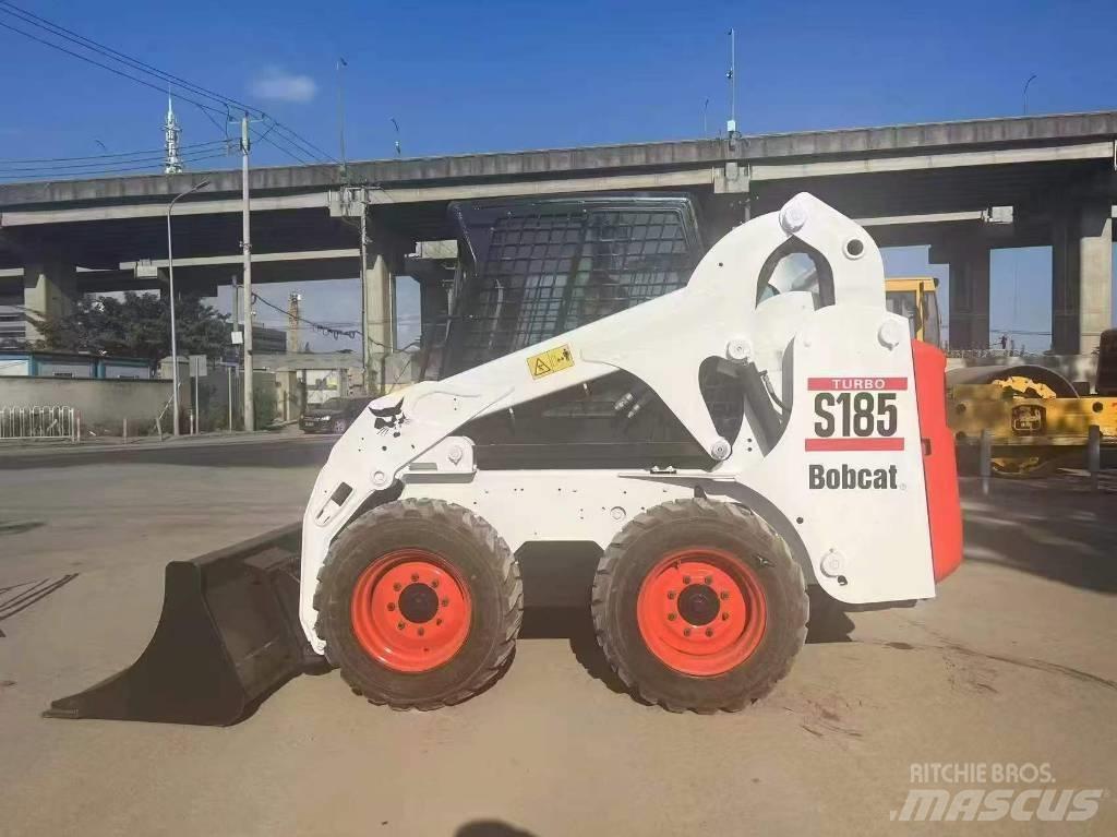 Bobcat S 130 スキッドステアローダー