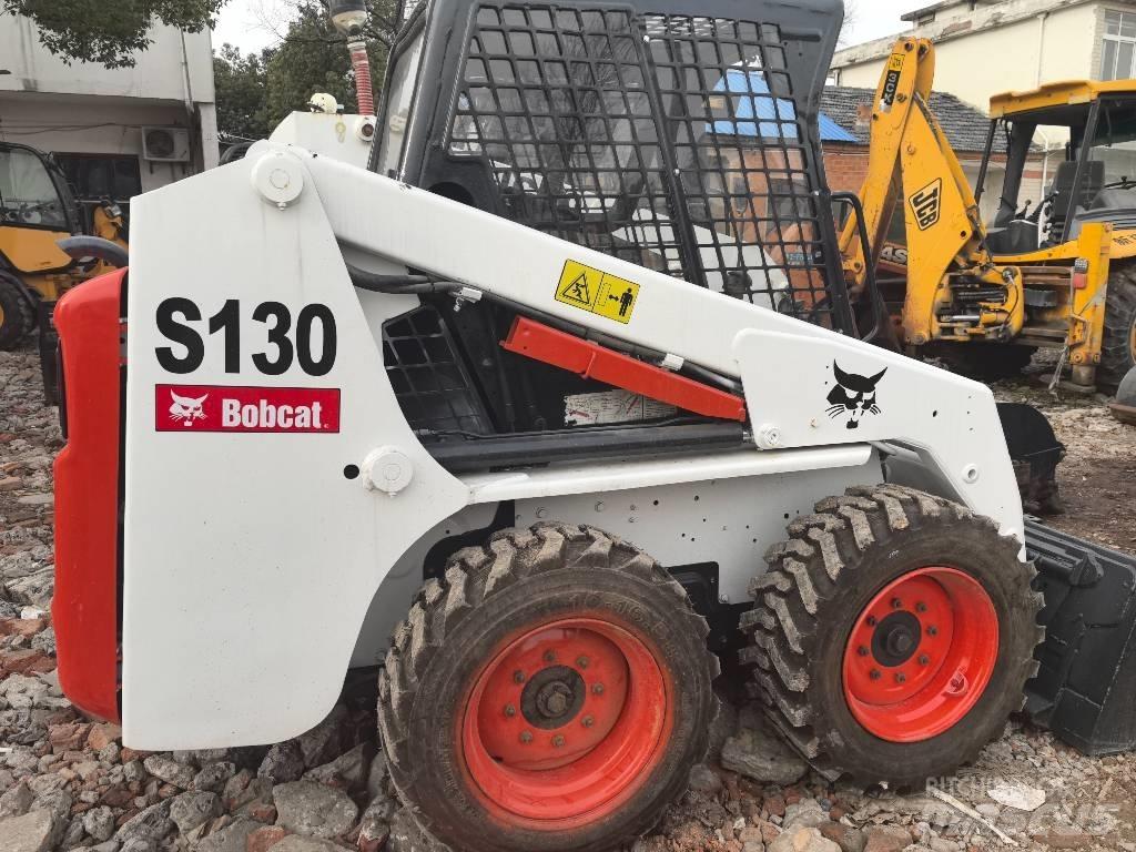 Bobcat S 130 スキッドステアローダー