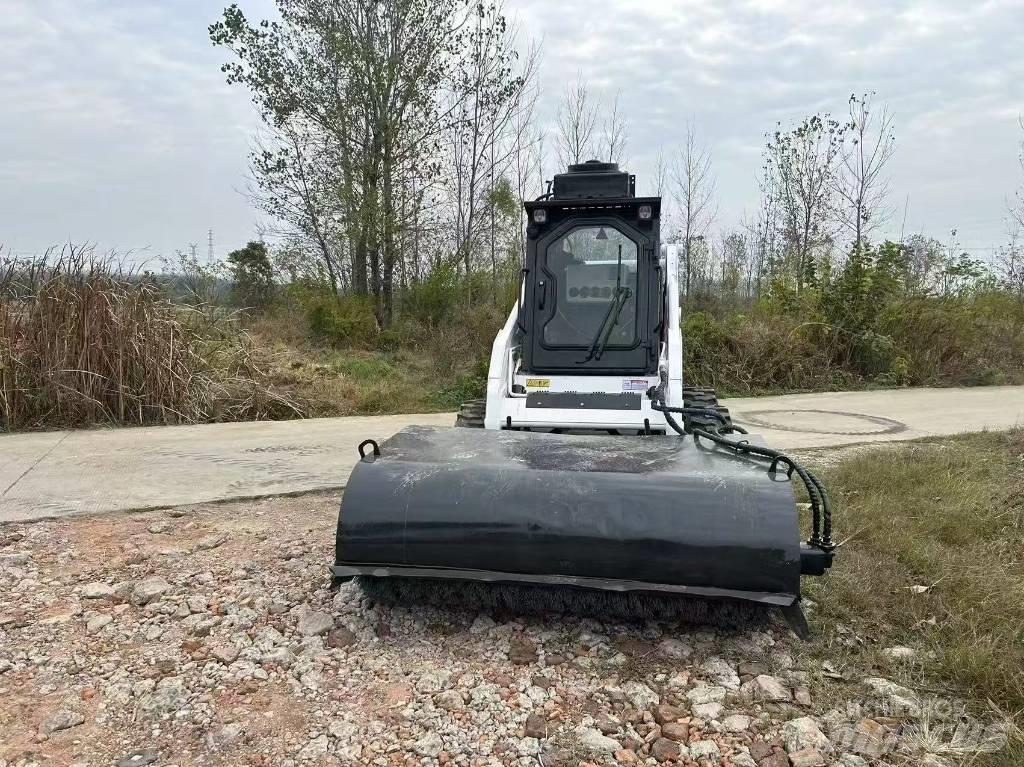Bobcat S 130 スキッドステアローダー