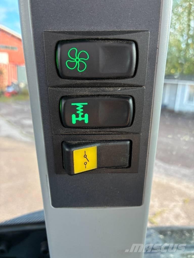 Valtra G135A トラクター