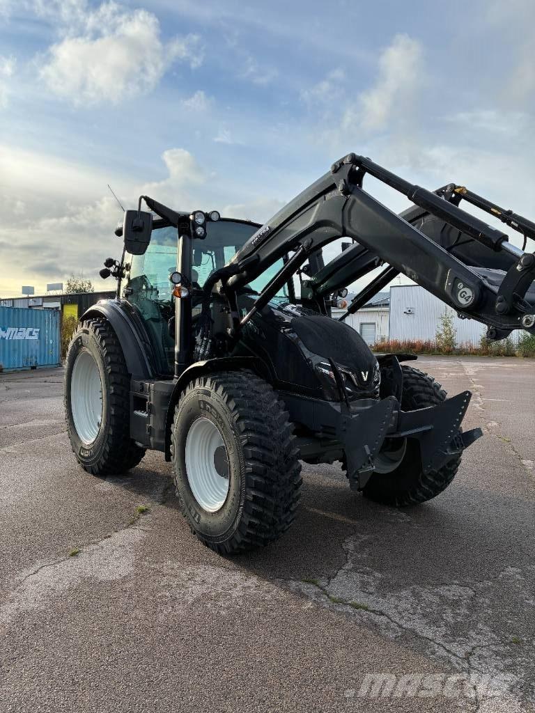 Valtra G135A トラクター