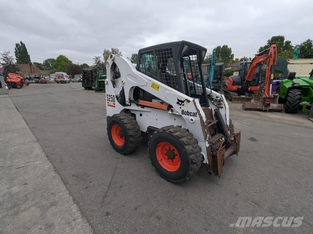 Bobcat S 250 スキッドステアローダー