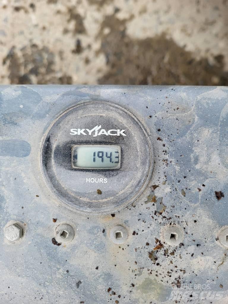 SkyJack 32/19 シザースリフト