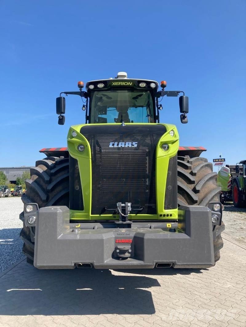 CLAAS XERION 5000 トラクター